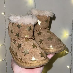 VGUC EMU Australia | tan, metallic gold star pattern fur lined infant boots